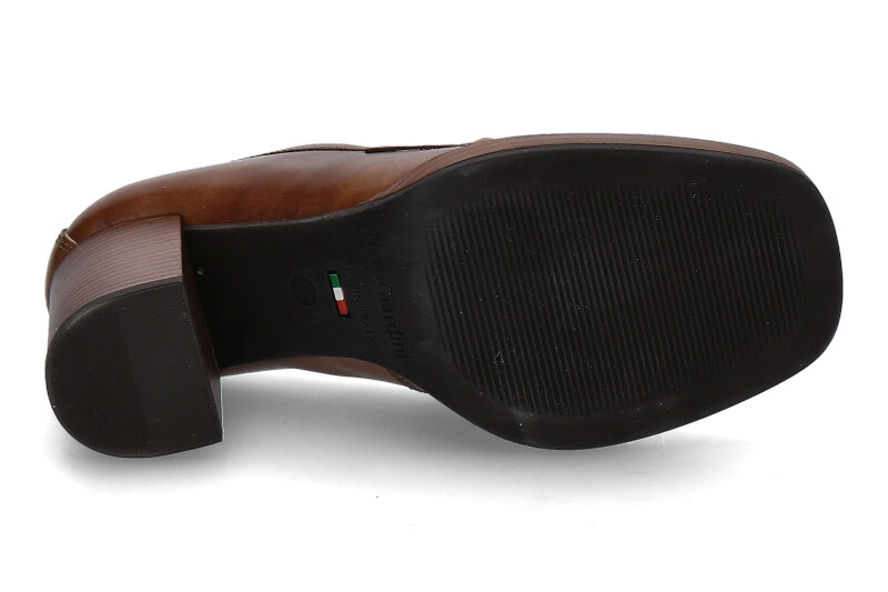 Nero Giardini 1205060D-400_244300004_4