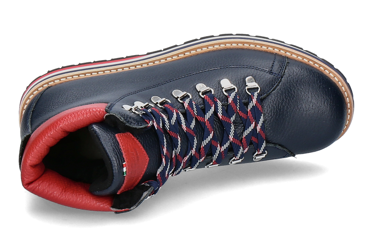 oscar-ariel-man-blue_132800149_4