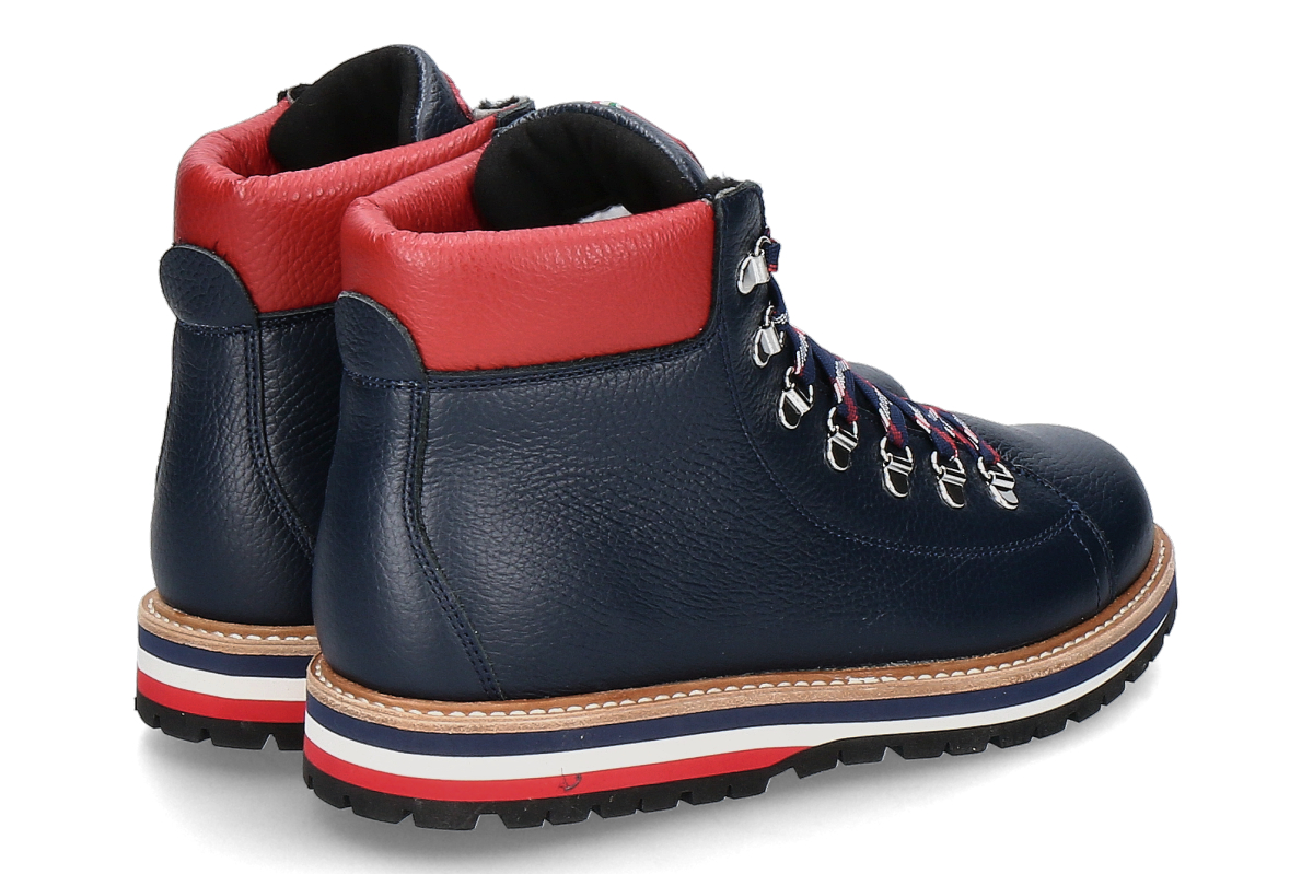 oscar-ariel-man-blue_132800149_2